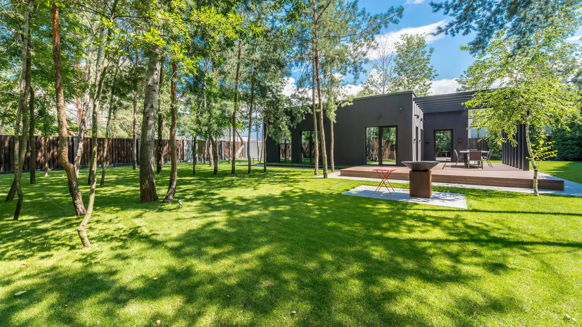 banner-image-1 house and lawn image